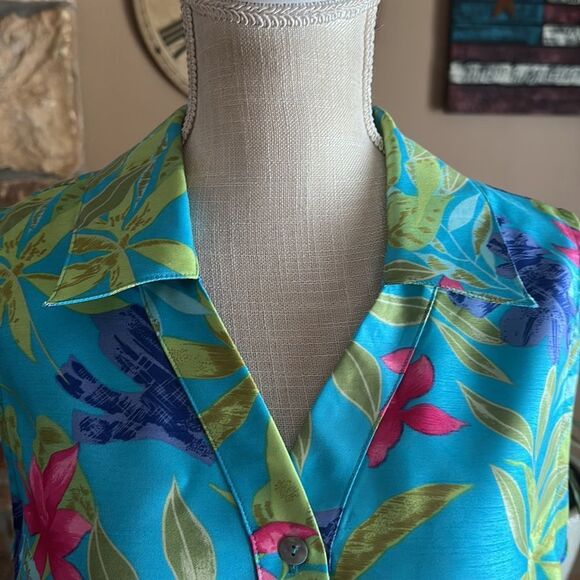 Courtenay Women’s Sleeveless Button Up Floral Hawaiian Blouse Size Large Blue - Picture 2 of 11